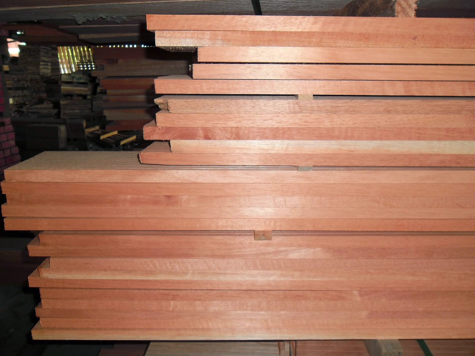 Đặc điểm của gỗ meranti làm nhà yến